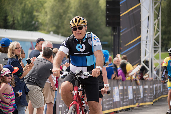 FINISH LINE CROSSING --2087