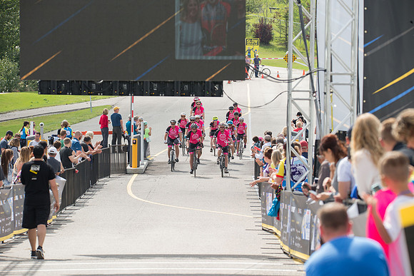 FINISH LINE CROSSING --3415