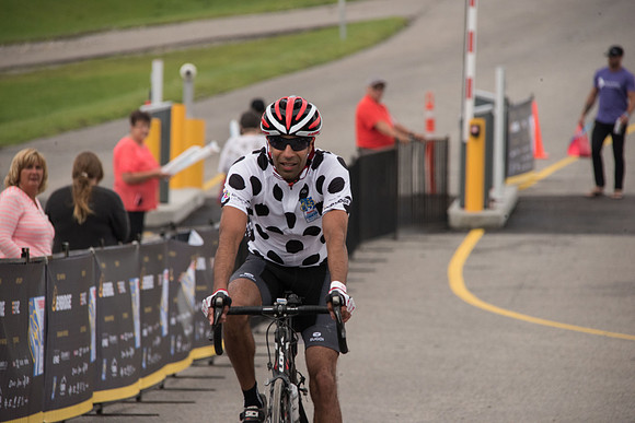 FINISH LINE CROSSING --1142