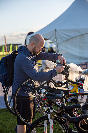 2-BIKE - RIDERS FIXING BIKES-18