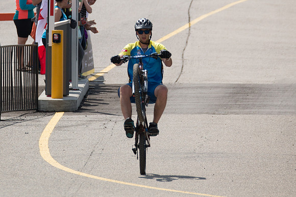 FINISH LINE CROSSING --2898