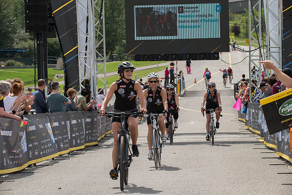 FINISH LINE CROSSING --3970