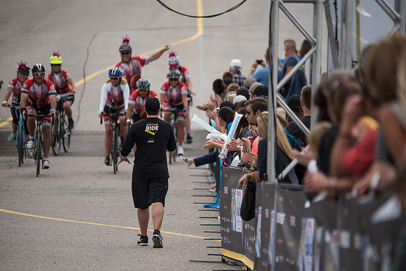 FINISH LINE CROSSING --2826