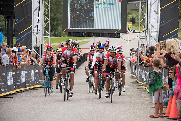 FINISH LINE CROSSING --2834
