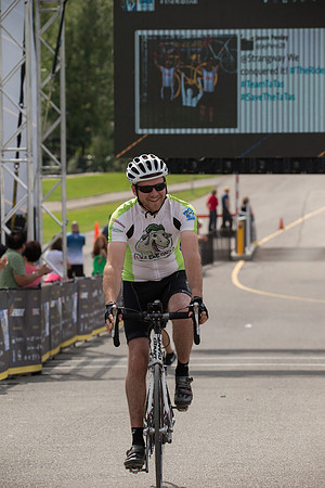 FINISH LINE CROSSING --4046
