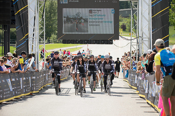 FINISH LINE CROSSING --2558