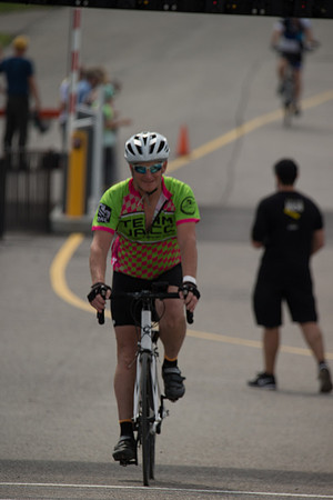 FINISH LINE CROSSING --3225