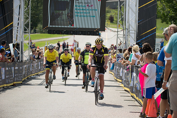 FINISH LINE CROSSING --2840