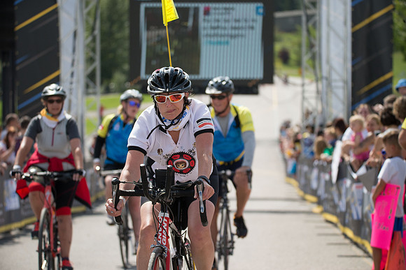 FINISH LINE CROSSING --3072