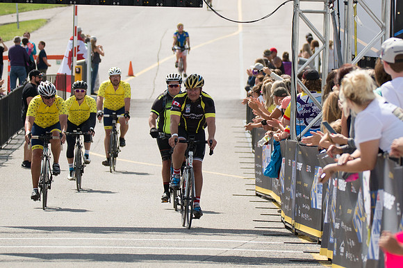 FINISH LINE CROSSING --2839