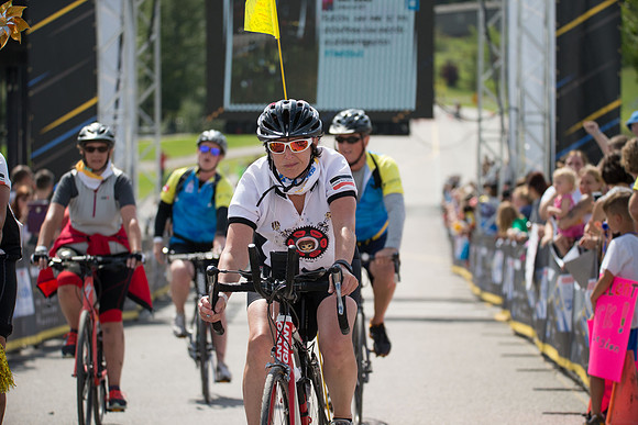 FINISH LINE CROSSING --3071