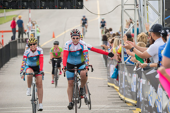 FINISH LINE CROSSING --3360