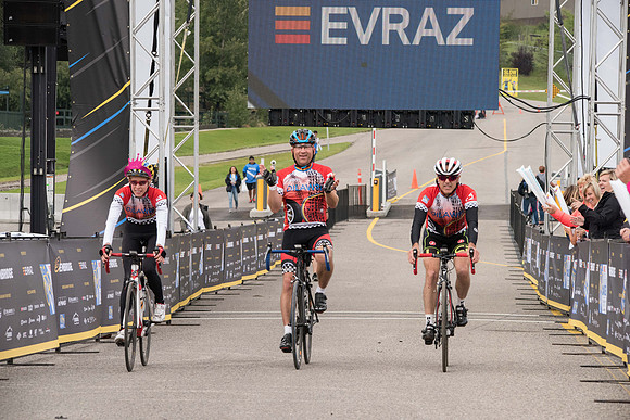 FINISH LINE CROSSING --1170