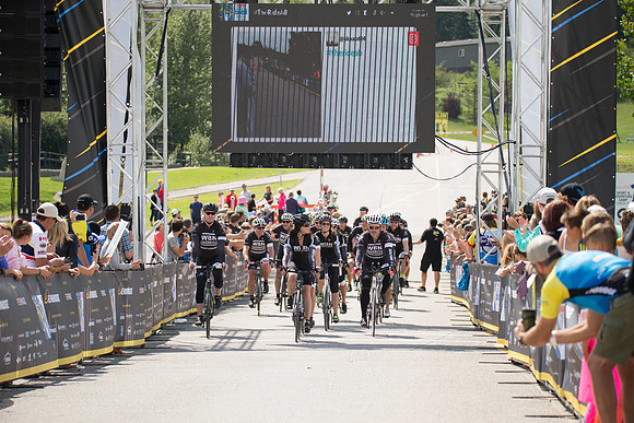 FINISH LINE CROSSING --2553