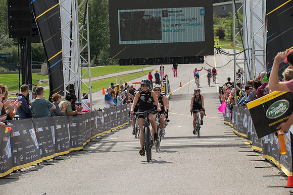 FINISH LINE CROSSING --3964