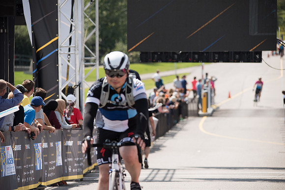 FINISH LINE CROSSING --3322
