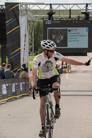 FINISH LINE CROSSING --4052