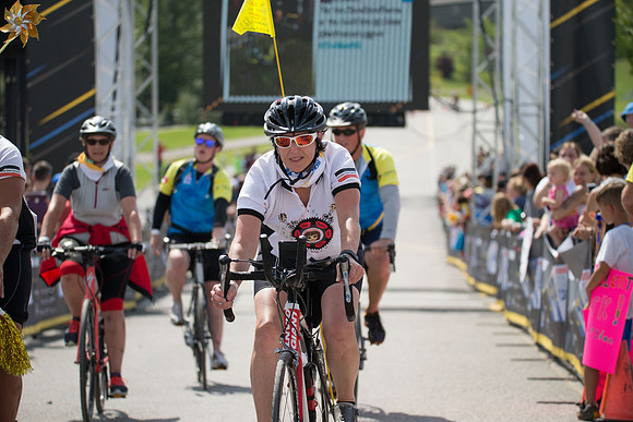 FINISH LINE CROSSING --3070