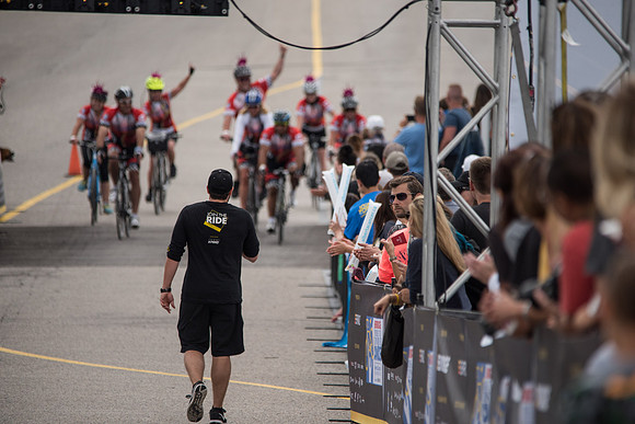 FINISH LINE CROSSING --2824