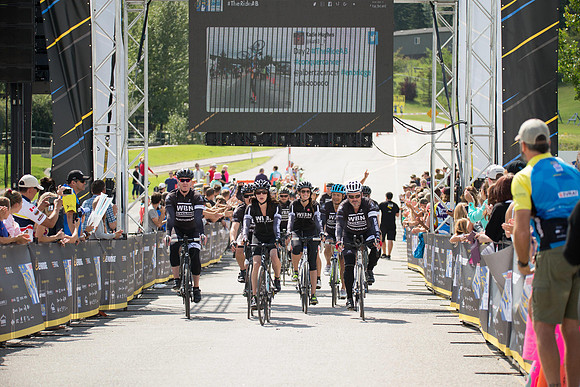 FINISH LINE CROSSING --2560