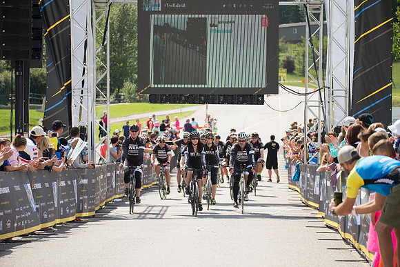 FINISH LINE CROSSING --2555