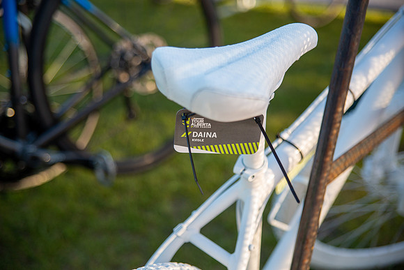 2-BIKE CLOSE UPS-1