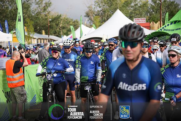 2-RIDERS LEAVING OC-1609