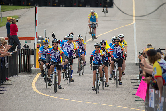 FINISH LINE CROSSING --4524