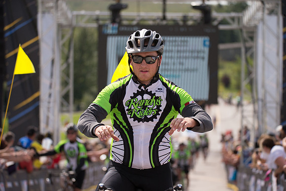 FINISH LINE CROSSING --2989