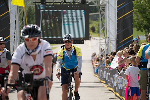 FINISH LINE CROSSING --3074