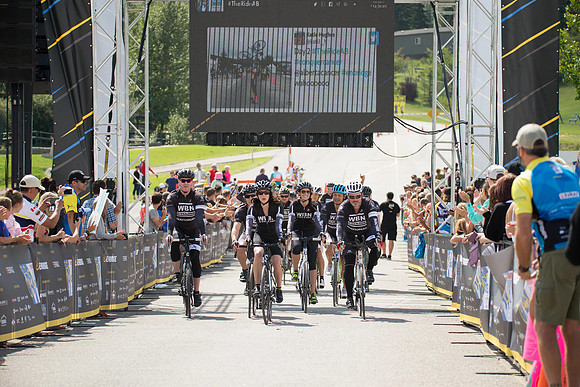 FINISH LINE CROSSING --2559