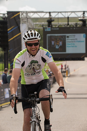 FINISH LINE CROSSING --4058