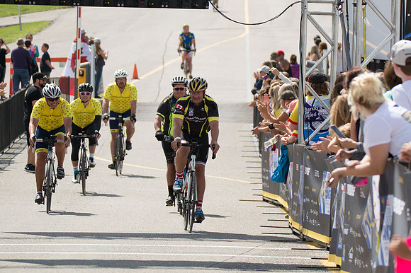 FINISH LINE CROSSING --2838