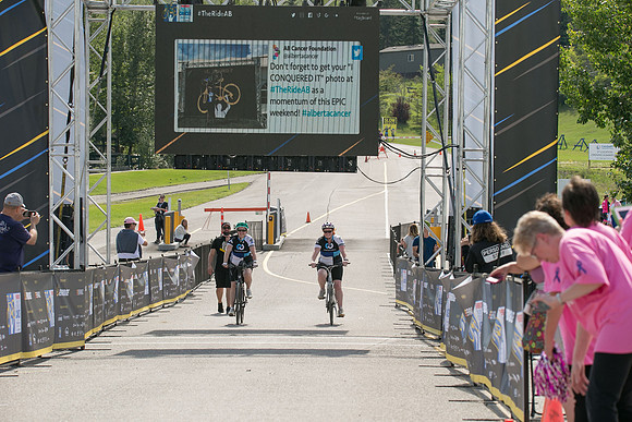 FINISH LINE CROSSING --3284