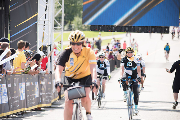 FINISH LINE CROSSING --3425