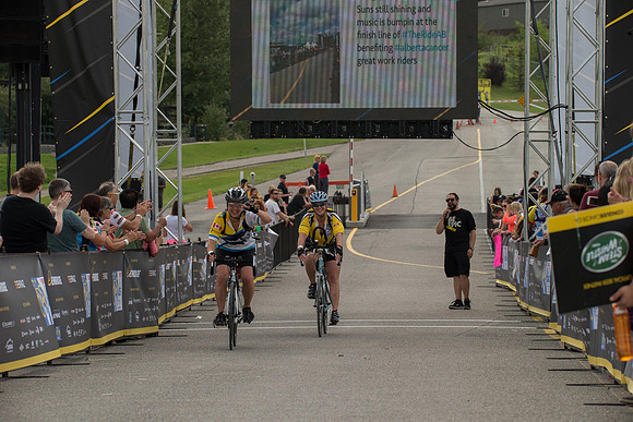 FINISH LINE CROSSING --4423