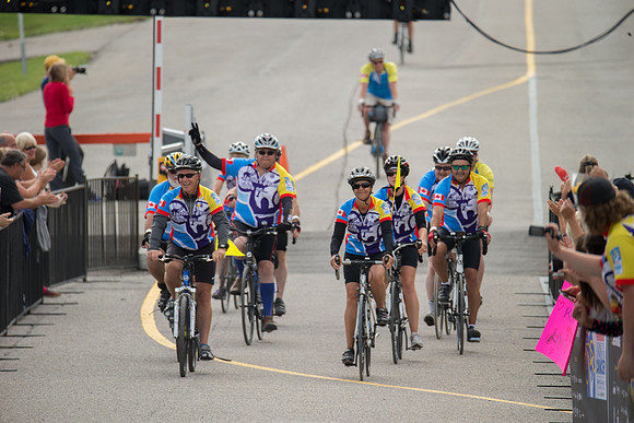 FINISH LINE CROSSING --4529