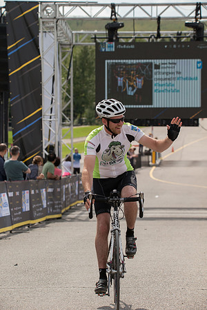 FINISH LINE CROSSING --4048