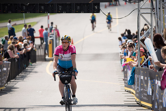 FINISH LINE CROSSING --3325
