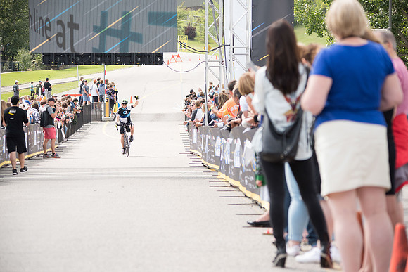 FINISH LINE CROSSING --2537