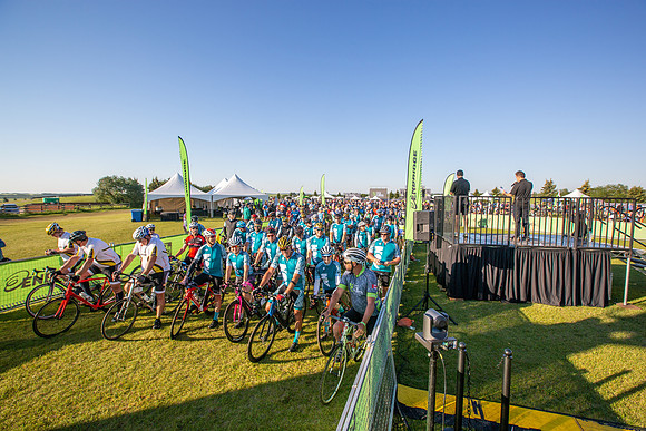 CAMP - RIDERS LEAVING-43