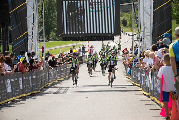 FINISH LINE CROSSING --2960