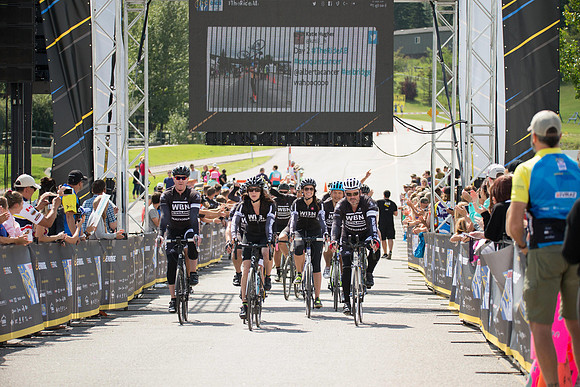 FINISH LINE CROSSING --2565