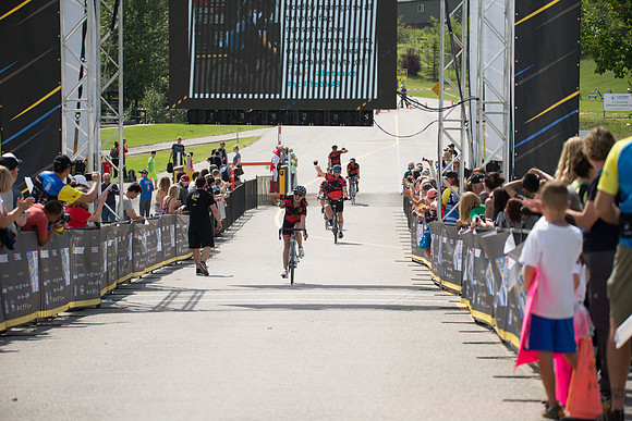 FINISH LINE CROSSING --3087