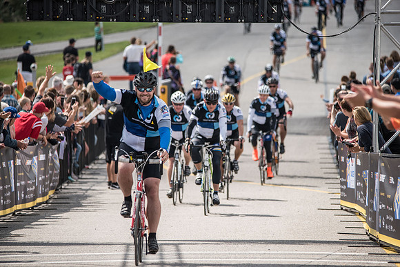 FINISH LINE CROSSING --2602