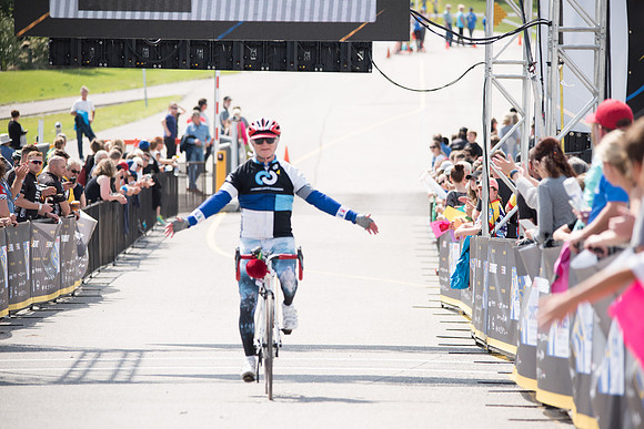 FINISH LINE CROSSING --3318