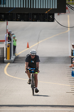 FINISH LINE CROSSING --2645