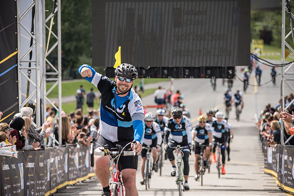 FINISH LINE CROSSING --2604
